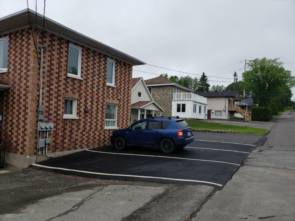 Quiet Cozy Apartment Next To Highway Wifi+Netflix Эдмундстон Экстерьер фото